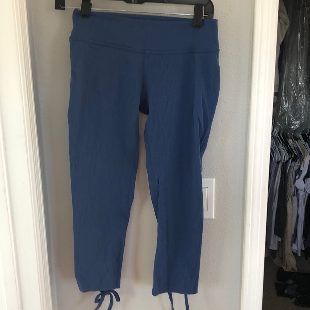 Blue Beyond Yoga capri pants.Medium .